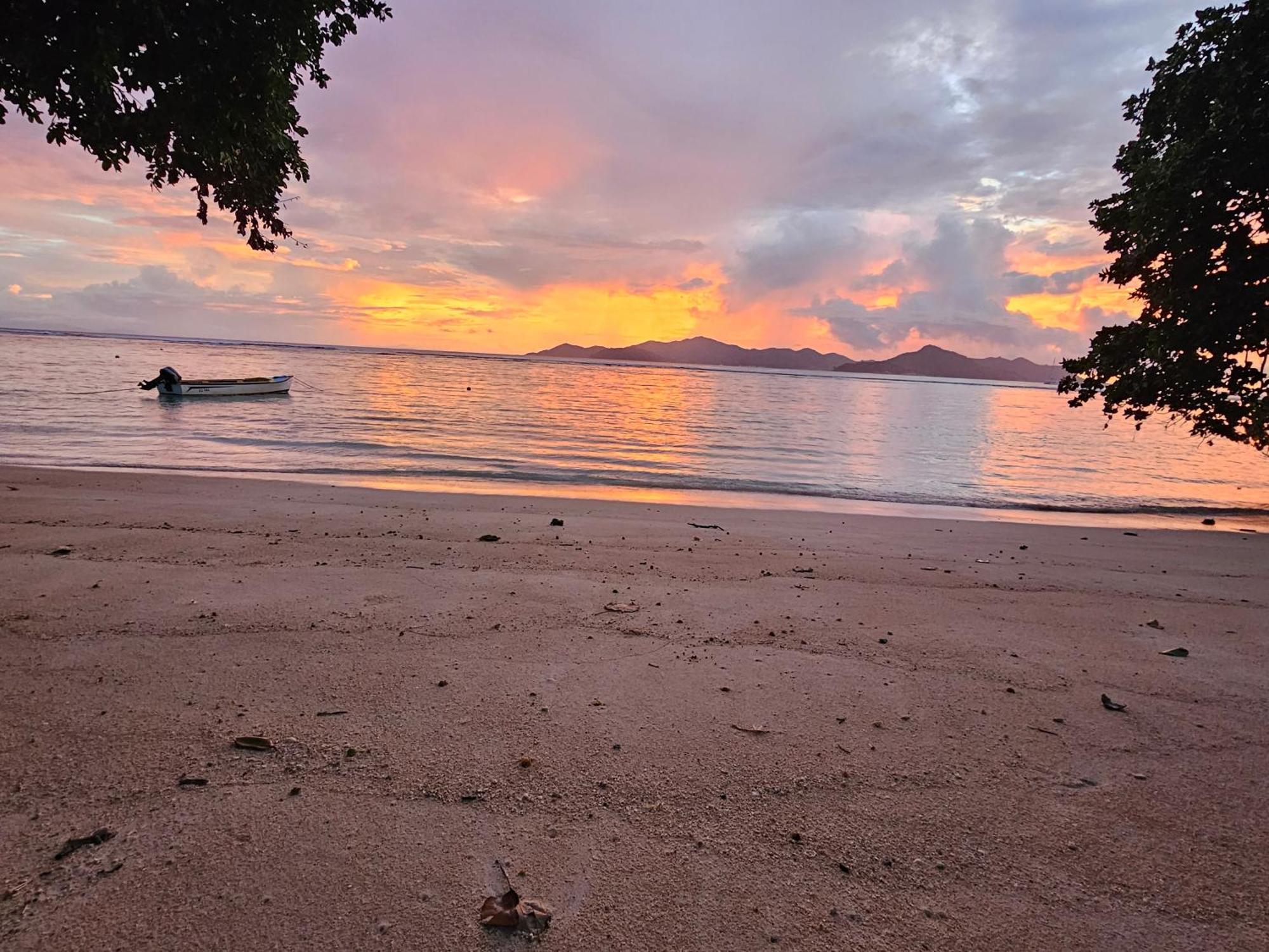 La Digue Luxury Beach & Spa ภายนอก รูปภาพ